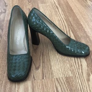 Bottega Veneta Made in Italy Olive green Leather heels, Size 8 1/2